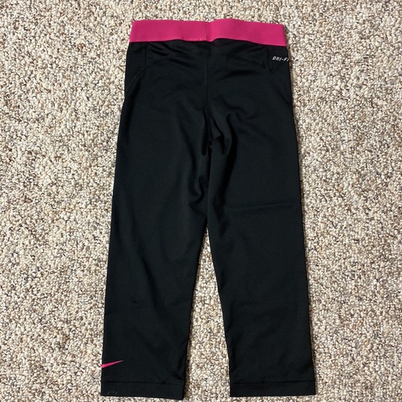 2 pairs Nike Pro Dri-fit capri pants - Picture 7 of 7